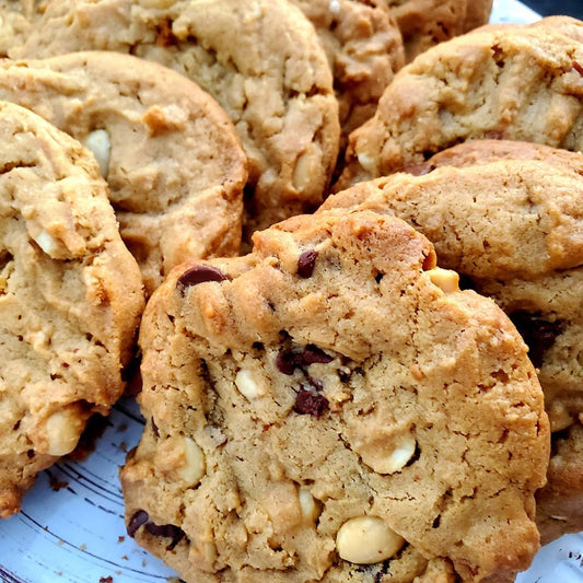 Peanut butter and chocolate chip cookies with peanuts/EXTRA LARGE (6 count)